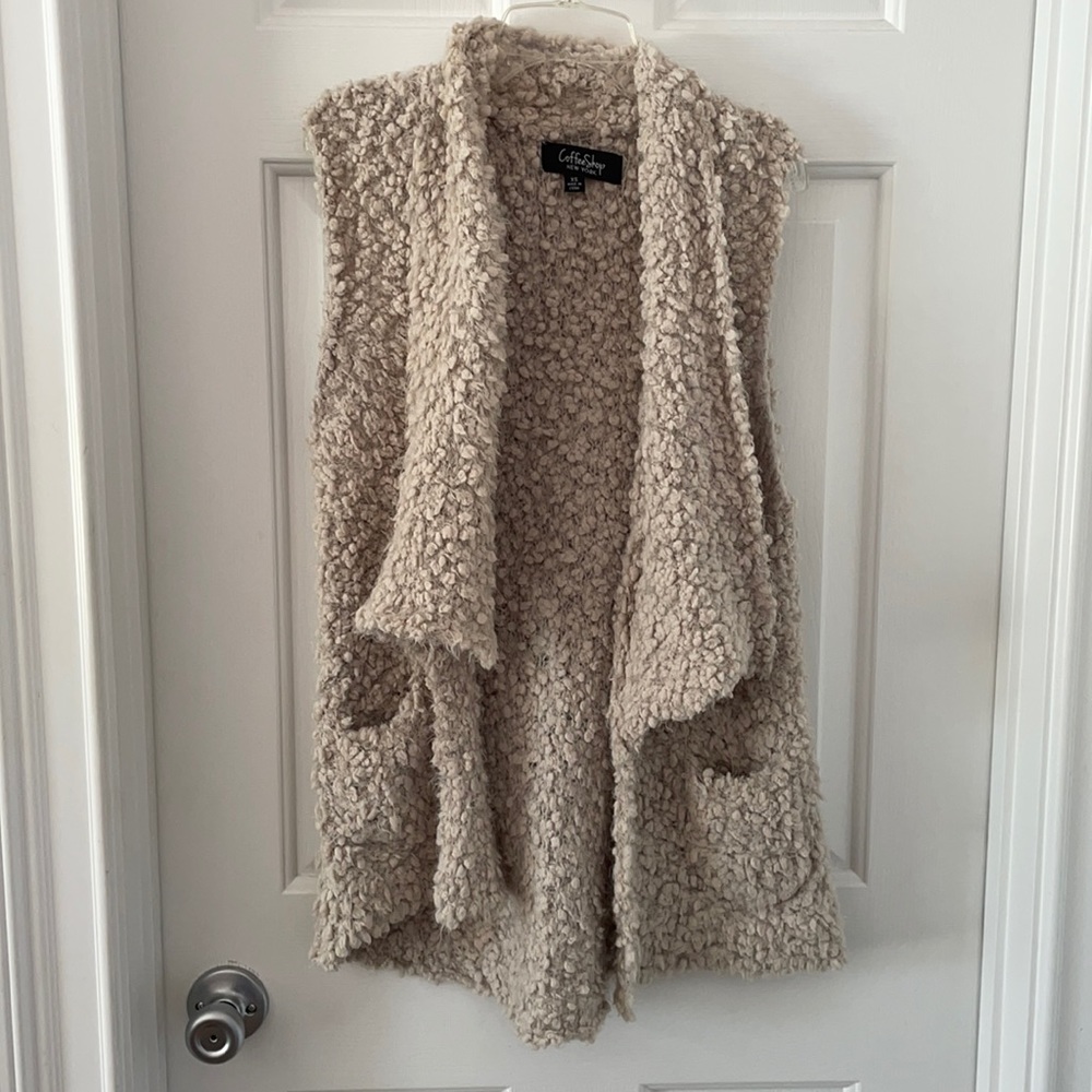Soft vest with pockets
